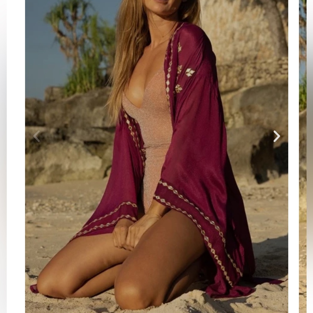 MISS JUNE Paris Short Kimono Estella. One size. MSRP $288